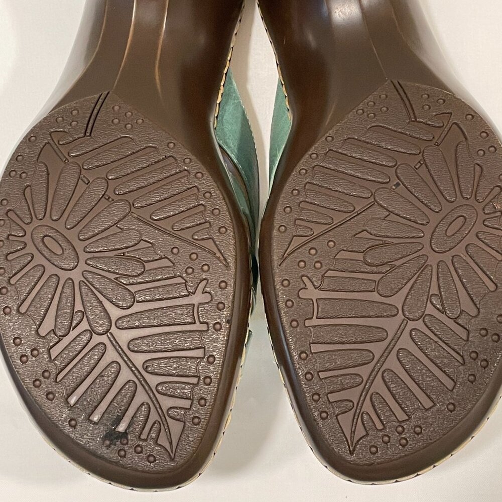 (NEW) SOFTSPOTS #177457 Leather Wedge Open Toe Slide w/ Flower Trim, Sage - 10W - Picture 11 of 13